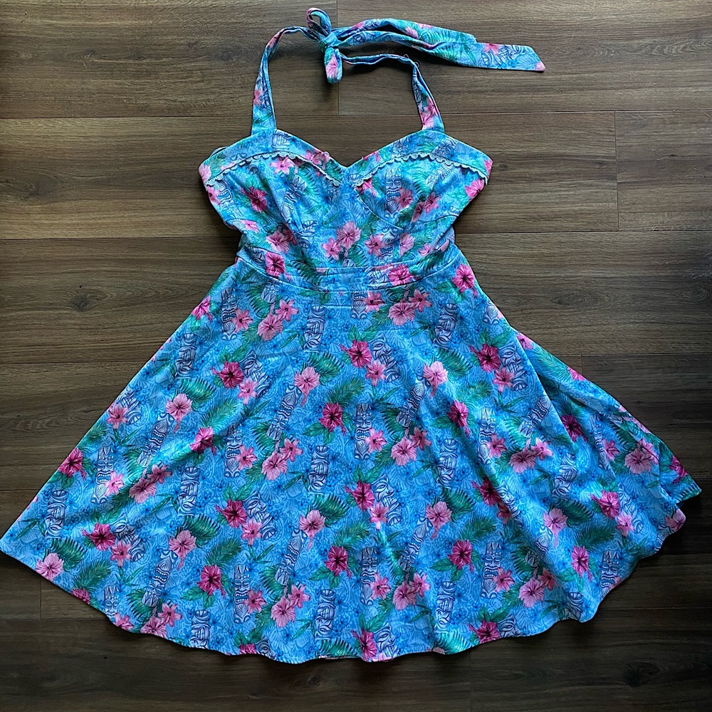 Hot Topic floral/tropical pattern dress-size large.